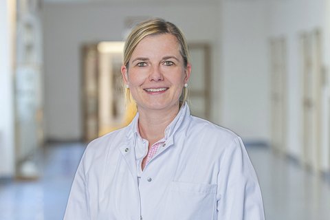 Dr. Kira Uphaus